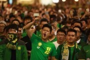  AC米兰主场溃败，球迷高呼教练下课  